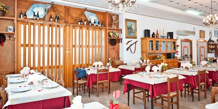 Letní dovolená v Itálii: hotel u pláže, bazén a plná penze s nápoji