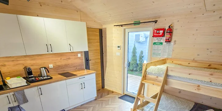 Rodinný resort u zábavního parku Energylandia: domky či kupole s terasou i vířivkou, bazény a snídaně