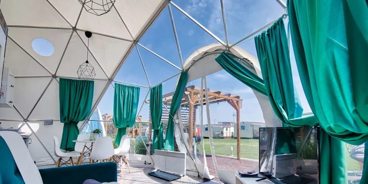 Rodinný resort u zábavního parku Energylandia: domky či kupole s terasou i vířivkou, bazény a snídaně