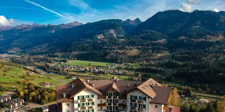 Val di Fiemme s lanovkou jen 1 km od hotelu: polopenze, neomezený wellness i pobyty s nocí zdarma