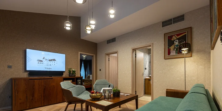 Zámecký hotel 15 km od Bratislavy: krásné apartmány, jídlo, pivní koupel i degustace vín s prohlídkou