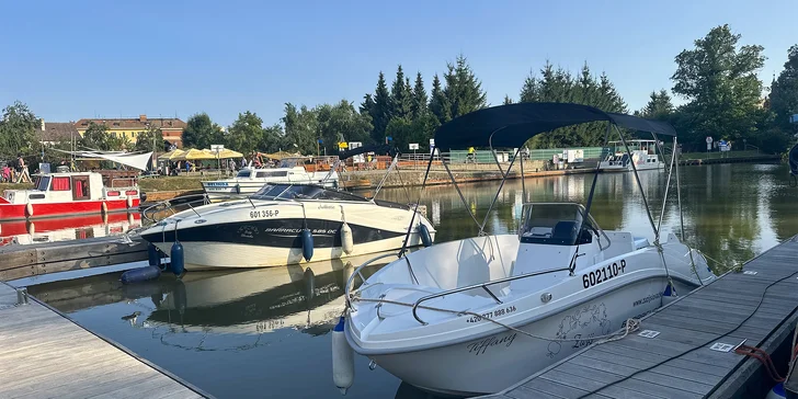 Zapůjčení motorového člunu na Baťově kanále: 8hod. plavba až pro 5 osob
