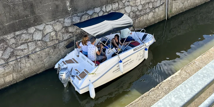 Zapůjčení motorového člunu na Baťově kanále: 8hod. plavba až pro 5 osob