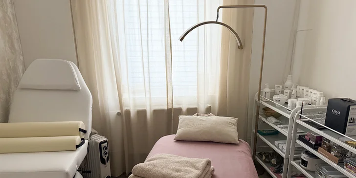 Ženské léčivé masáže na 60-90 min pro hormonální rovnováhu, úlevu při menstruaci, v těhotenství aj.