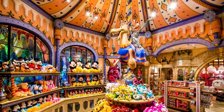Pohádkový výlet busem pro celou rodinu: den v pařížském Disneylandu, nové atrakce