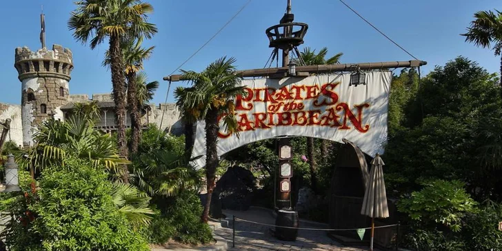 Pohádkový výlet busem pro celou rodinu: den v pařížském Disneylandu, nové atrakce