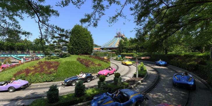 Pohádkový výlet busem pro celou rodinu: den v pařížském Disneylandu, nové atrakce
