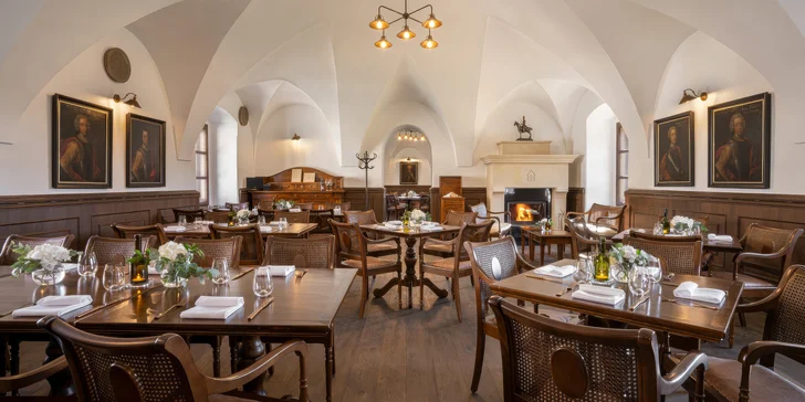 Zámecký hotel 15 km od Bratislavy: krásné apartmány, jídlo, pivní koupel i degustace vín s prohlídkou