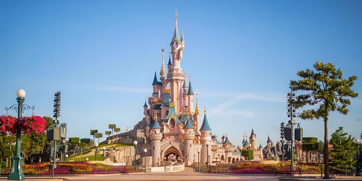 Pohádkový výlet busem pro celou rodinu: den v pařížském Disneylandu, nové atrakce