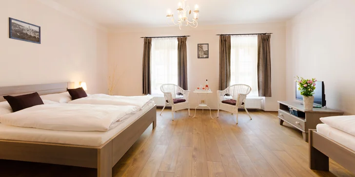 Ubytování jen pár kroků od krumlovského zámku: na výběr apartmán i pokoj s terasou