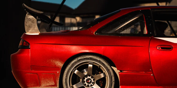 Driftování v závodním speciálu s mistrem ČR Helebrandtem pro 1 osobu