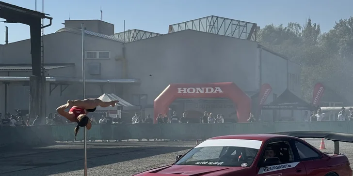Driftování v závodním speciálu s mistrem ČR Helebrandtem pro 1 osobu