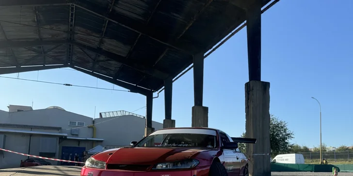 Driftování v závodním speciálu s mistrem ČR Helebrandtem pro 1 osobu
