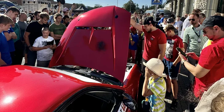 Driftování v závodním speciálu s mistrem ČR Helebrandtem pro 1 osobu