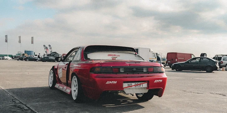 Driftování v závodním speciálu s mistrem ČR Helebrandtem pro 1 osobu