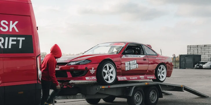 Driftování v závodním speciálu s mistrem ČR Helebrandtem pro 1 osobu