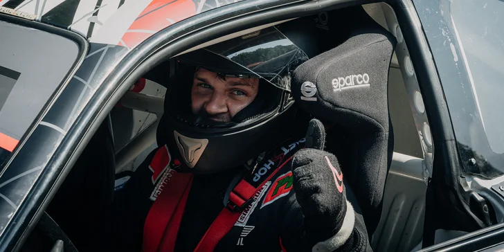 Driftování v závodním speciálu s mistrem ČR Helebrandtem pro 1 osobu