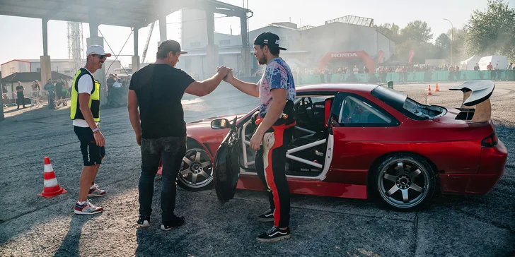 Driftování v závodním speciálu s mistrem ČR Helebrandtem pro 1 osobu