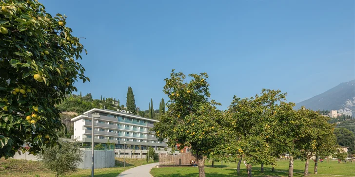 Dovolená v Itálii: hotel kousek od Lago di Garda, střešní wellness i snídaně