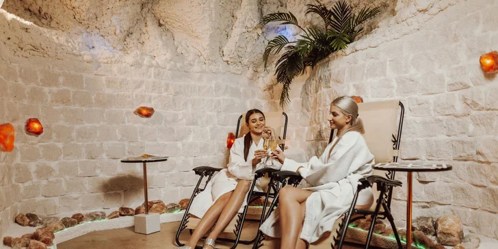 Pobyt v luxusním hotelu 20 minut autem od Katovic: snídaně, vouchery do restaurace, hodina wellness se saunou a vířivkou