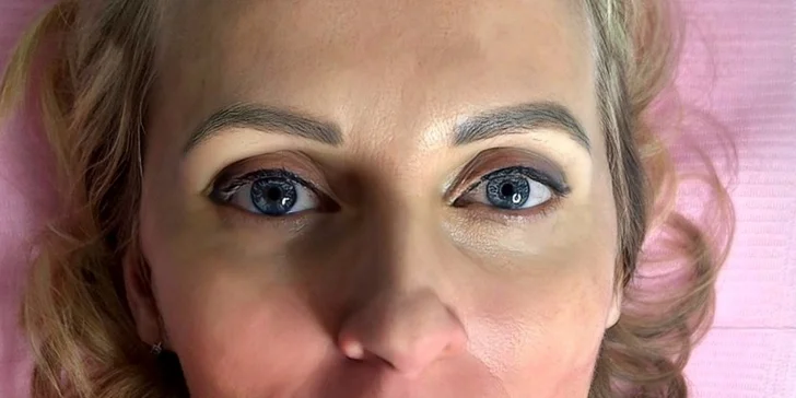 Permanentní make-up dle výběru: pudrové obočí, oční linky i plné rty