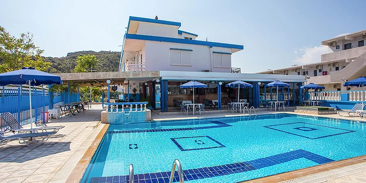 Letecký zájezd na Rhodos: plně vybavená studia Meropi s bazénem jen 250 m od pláže