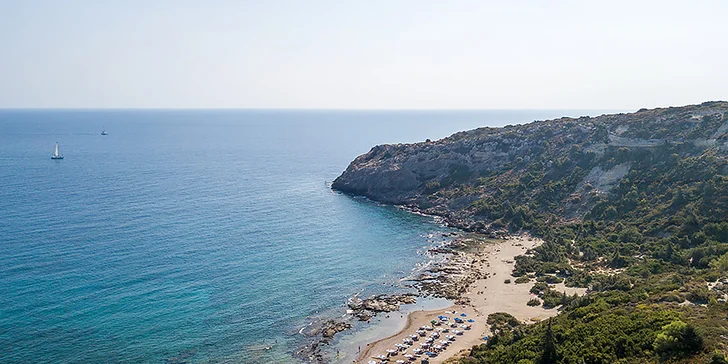 Letecký zájezd na Rhodos: plně vybavená studia Meropi s bazénem jen 250 m od pláže