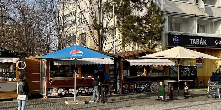 Kebab v boxu, pitě nebo tortille a nápoj na odnos s sebou