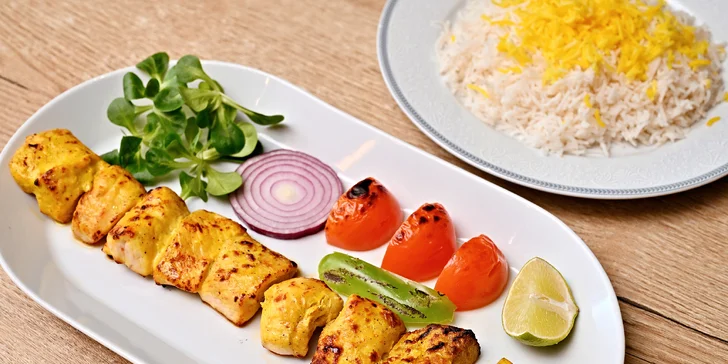 Perské speciality pro 1-4 osoby: jehněčí nebo kuřecí kebab a domácí limonáda