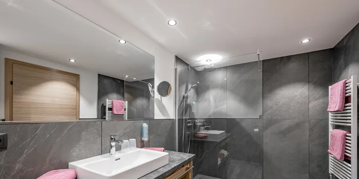Tyrolský Ötztal: hotel s neomezeným wellness a polopenzí, koupání v jezeře i aquaparcích