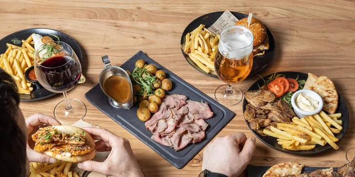 Voucher do restaurace v třebíčském Černém domě: česká, americká a řecká kuchyně