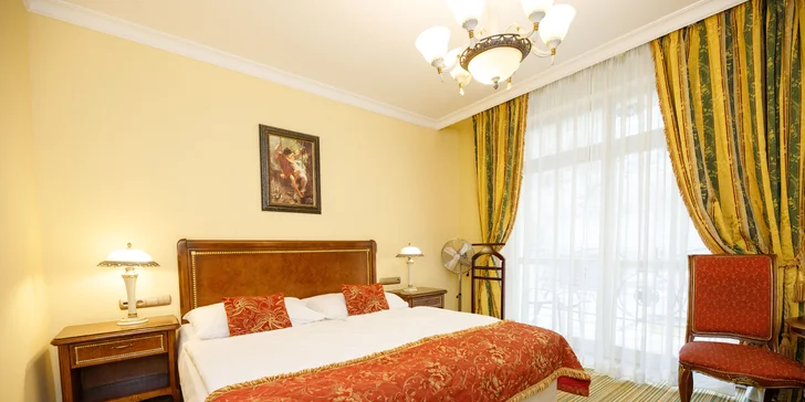 Pobyt v elegantním hotelu blízko kolonády: snídaně, wellness i procedury