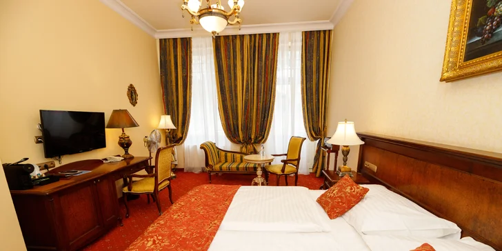 Pobyt v elegantním hotelu blízko kolonády: snídaně, wellness i procedury