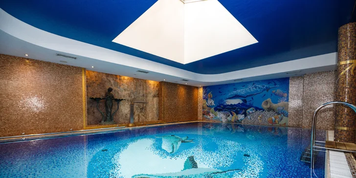 Pobyt v elegantním hotelu blízko kolonády: snídaně, wellness i procedury