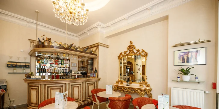 Pobyt v elegantním hotelu blízko kolonády: snídaně, wellness i procedury