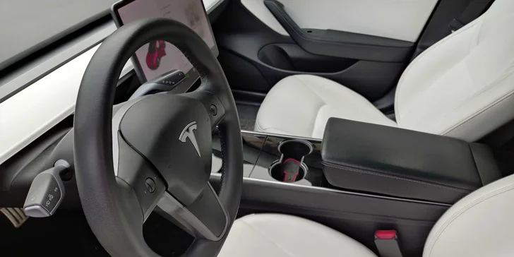 Tesla 3 Performance: spolujízda nebo řízení i s příběhy z cest kolem světa