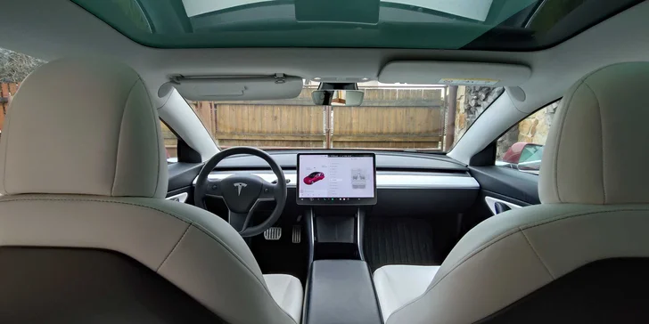 Tesla 3 Performance: spolujízda nebo řízení i s příběhy z cest kolem světa