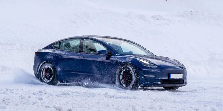 Tesla 3 Performance: spolujízda nebo řízení i s příběhy z cest kolem světa