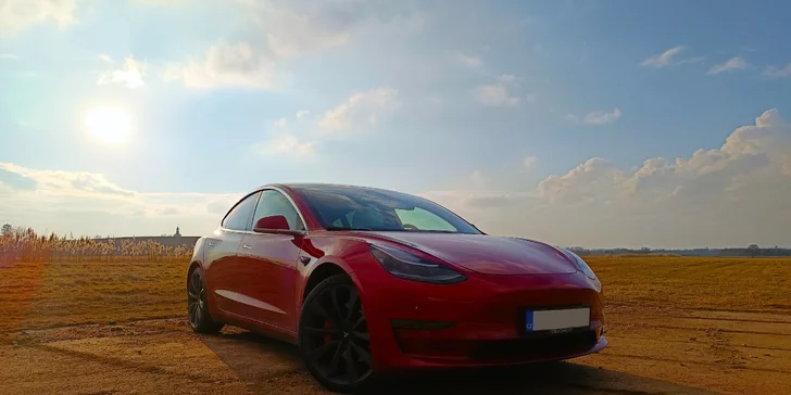 Tesla 3 Performance: spolujízda nebo řízení i s příběhy z cest kolem světa