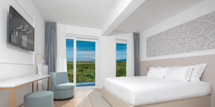 Moderní hotel na chorvatském ostrově Pag se snídaní či polopenzí a wellness