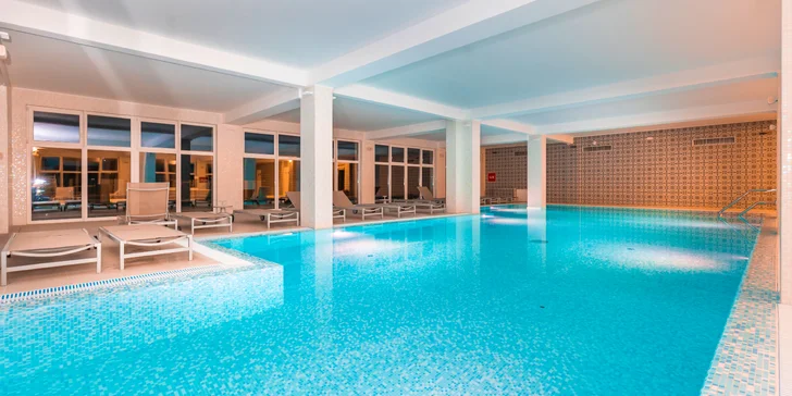 Moderní hotel na chorvatském ostrově Pag se snídaní či polopenzí a wellness