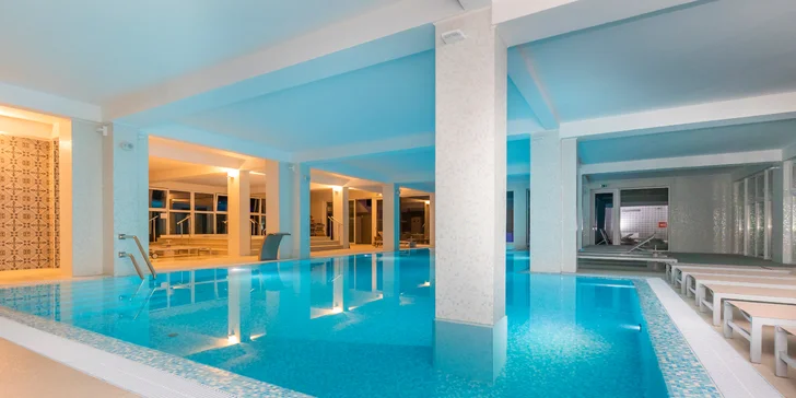 Moderní hotel na chorvatském ostrově Pag se snídaní či polopenzí a wellness