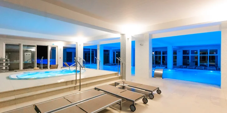 Moderní hotel na chorvatském ostrově Pag se snídaní či polopenzí a wellness