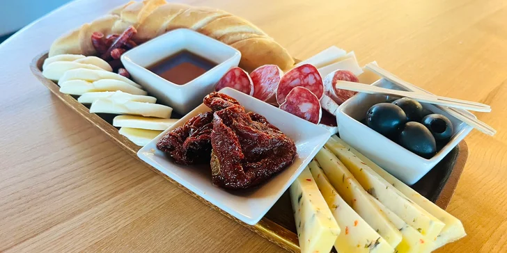 Vinařství Baraque ve Velkých Pavlovicích: degustace vína a tapas pro dva