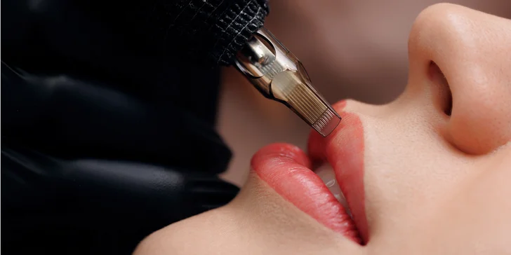 Permanentní make-up: oční linky, obočí pudrovou metodou i výplň rtů