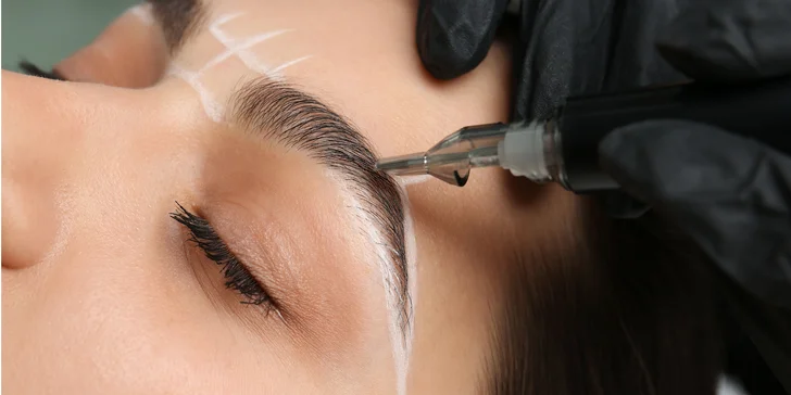 Permanentní make-up: oční linky, obočí pudrovou metodou i výplň rtů