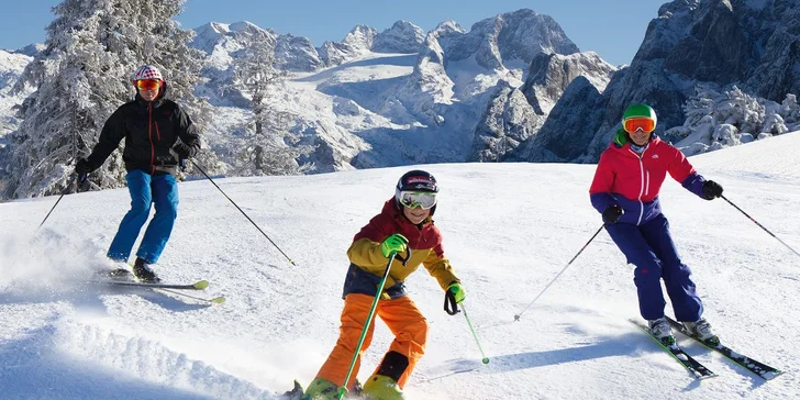 Rakouské Alpy: hotel s výhledem na oblast Dachstein, snídaně, wellness a lyžování