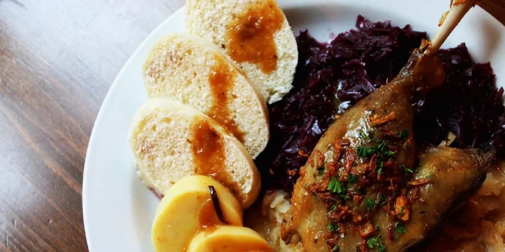 Voucher do restaurace v třebíčském Černém domě: česká, americká a řecká kuchyně