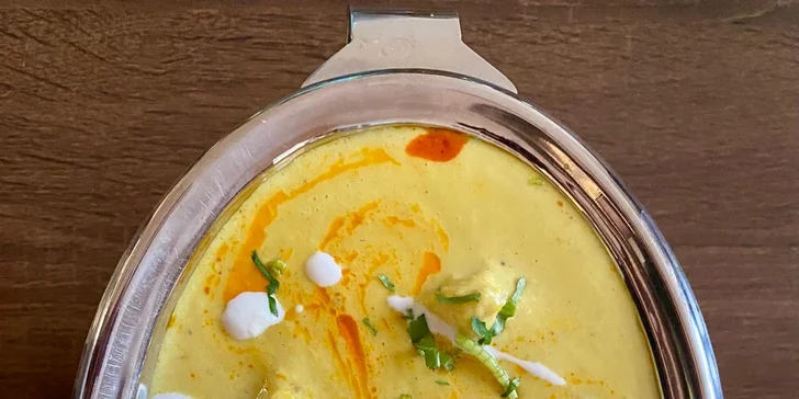 Tříchodové indické menu s kormou, masalou nebo butter chicken pro 1 či 2 osoby