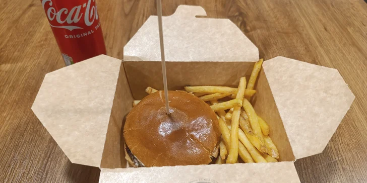Vypečený burger dle výběru pro 1 až 4 osoby: hranolky, nápoj i odnos s sebou